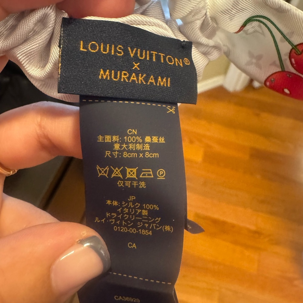 New! Louis Vuitton x Murakami collection 🍒hair scrunchies!! 2025 - Picture 4 of 9